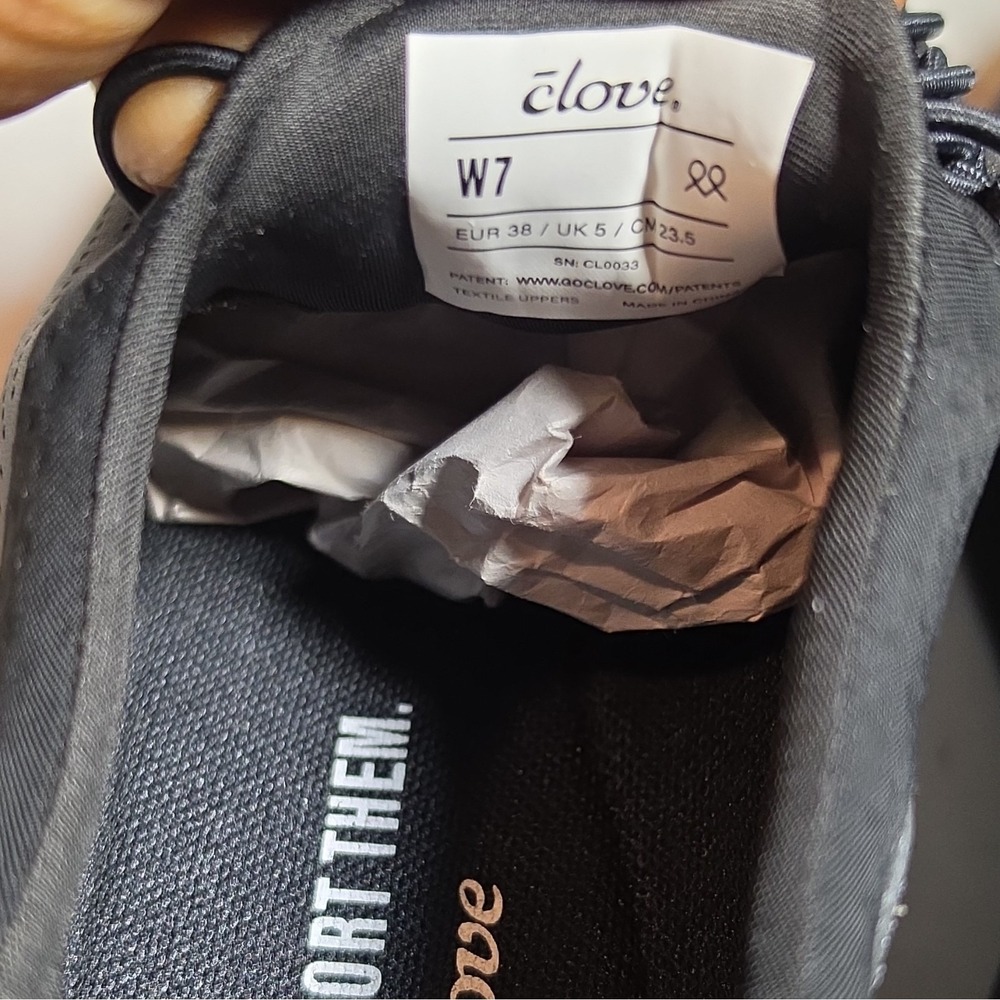 Clove Black Solid Low Top Lace Up Women's Athletic Sneakers Logo - Picture 4 of 7